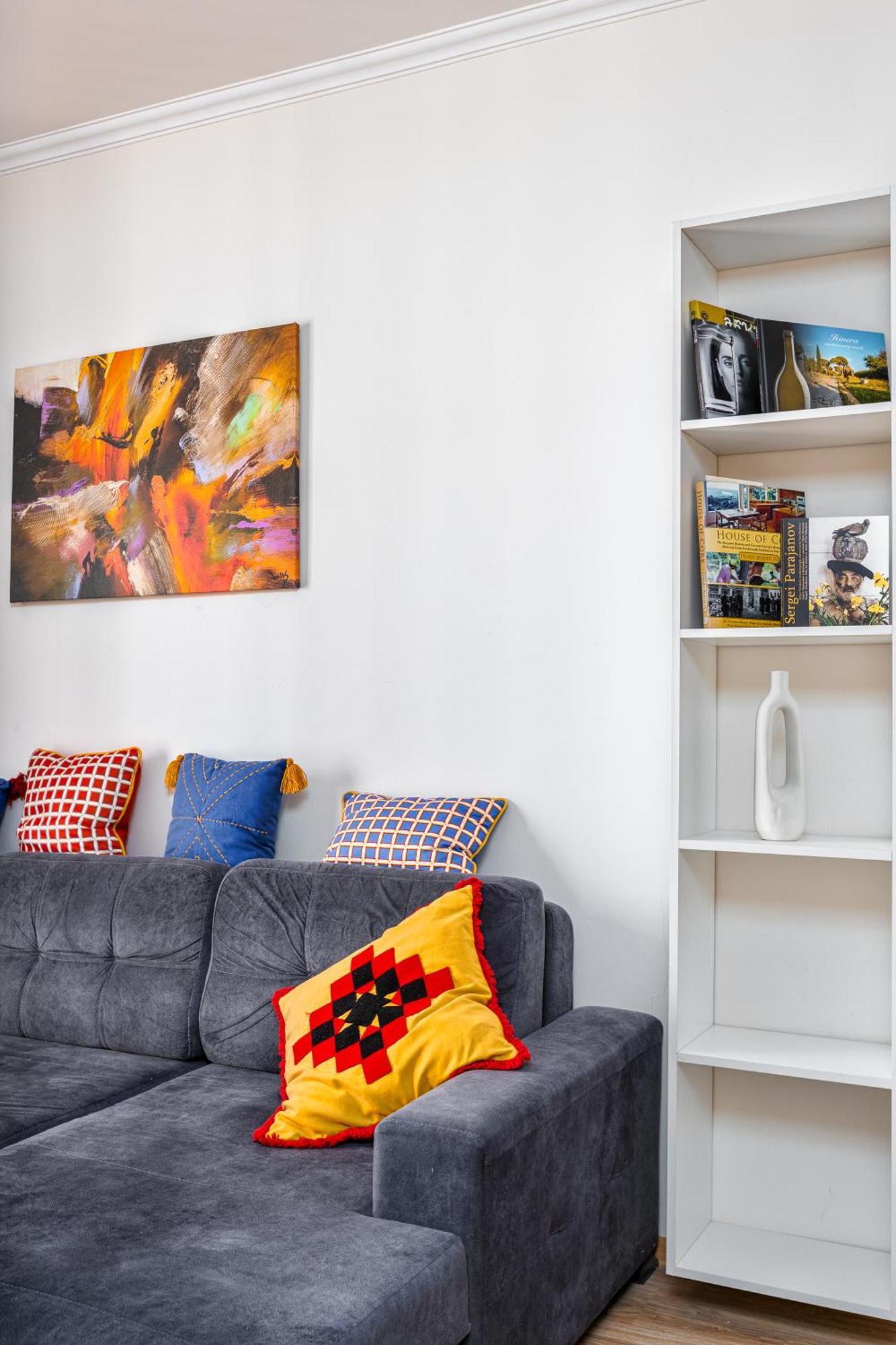 Le - Cozy 2 Bedroom In Saburtalo Апартаменты Тбилиси