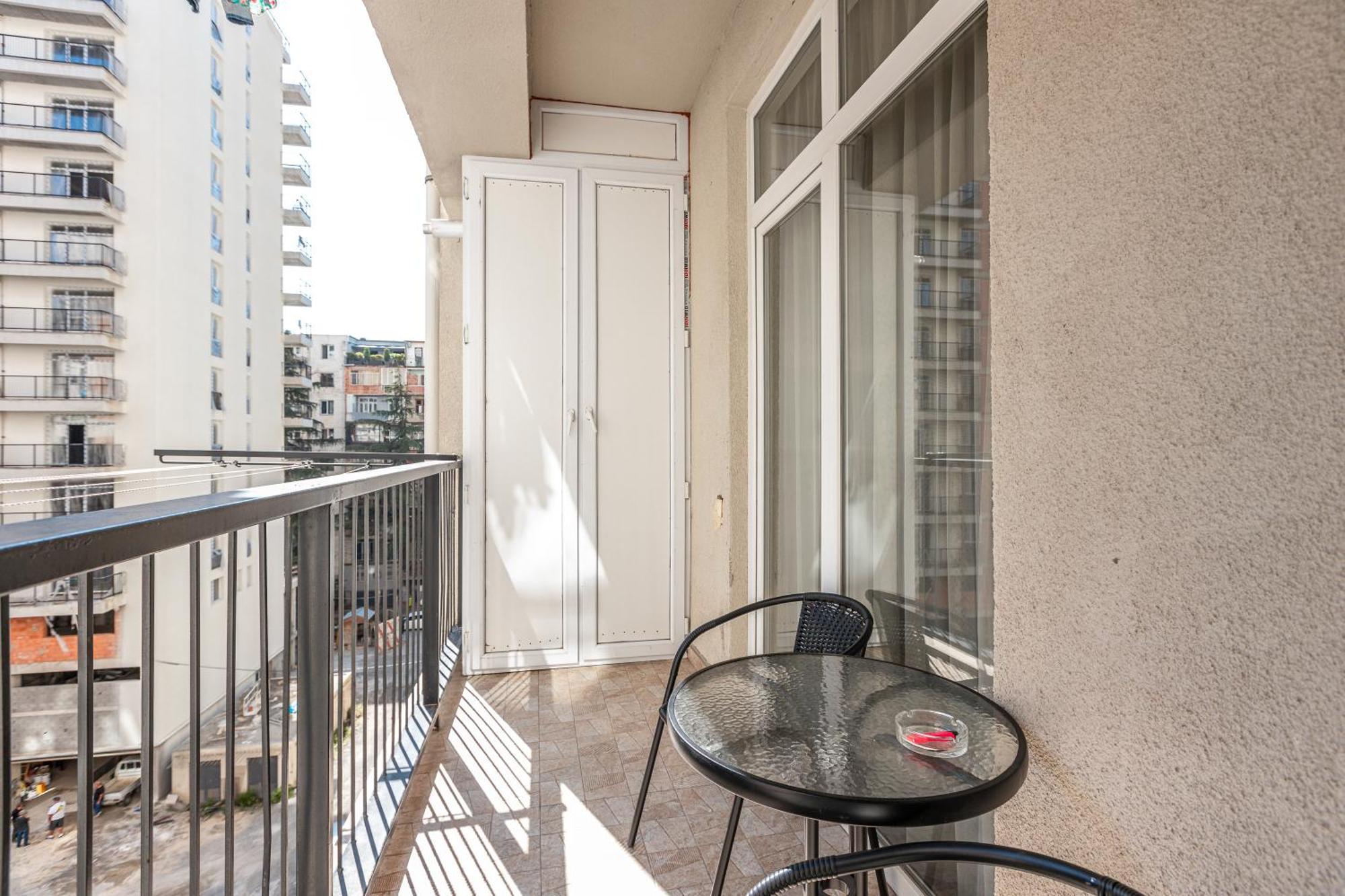 Le - Cozy 2 Bedroom In Saburtalo Тбилиси
