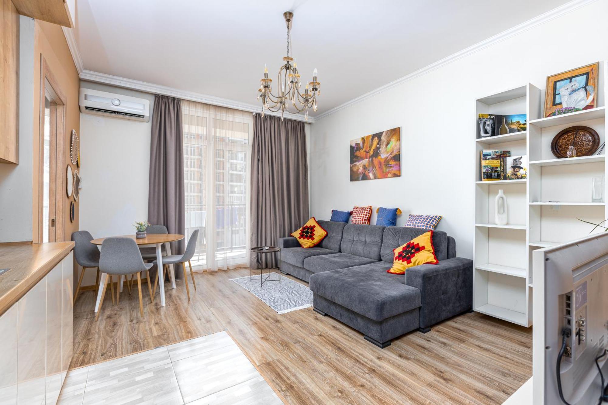 Le - Cozy 2 Bedroom In Saburtalo Тбилиси